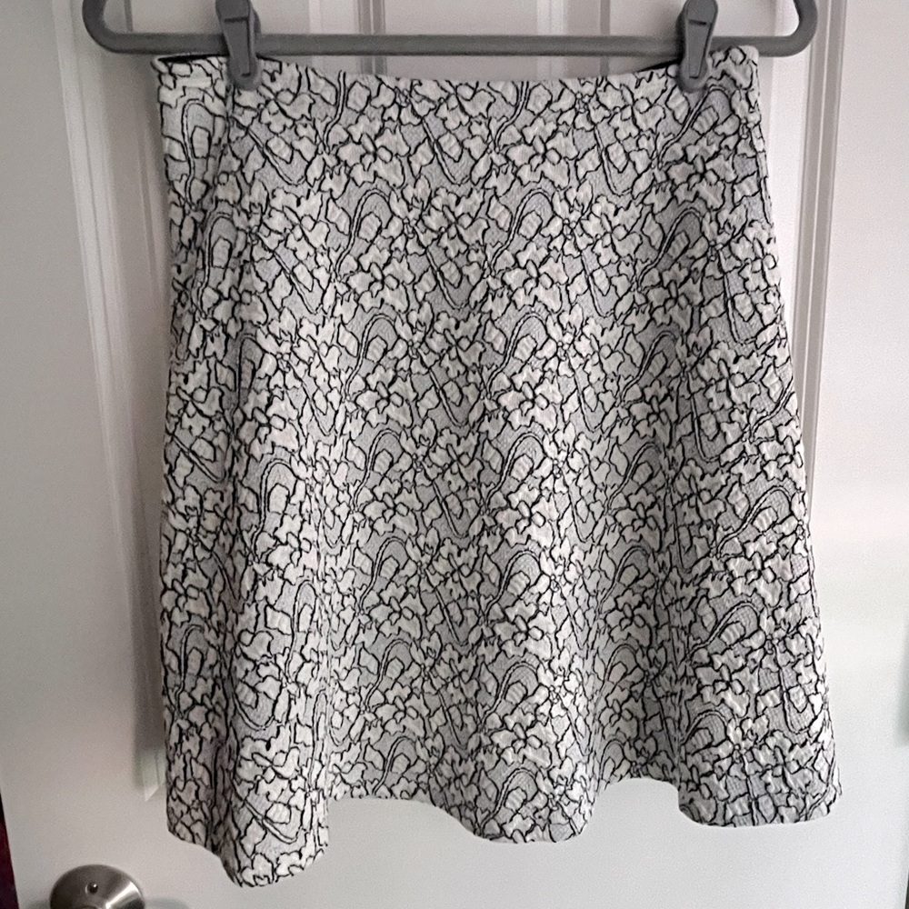 BCBGmaxazria lace skirt size S NWT